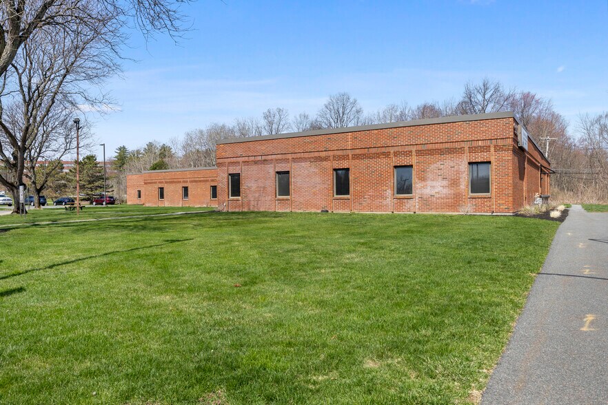 More Photos Of 930 Albany Shaker Rd, Latham Medical For Lease