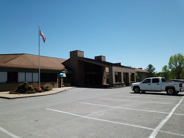 More Photos Of 340 Oyler Ave, Oak Hill Hotel For Lease