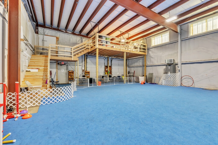 More Photos Of 203 Long Plain Rd, Whately Service For Sale