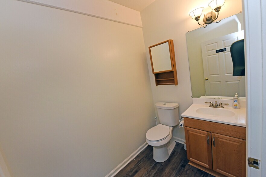 More Photos Of 10 Deer Crossing Trl, Blairsville Office For Lease