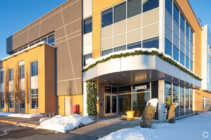 More Photos Of 20865 Ch De La Côte N, Blainville Office For Lease