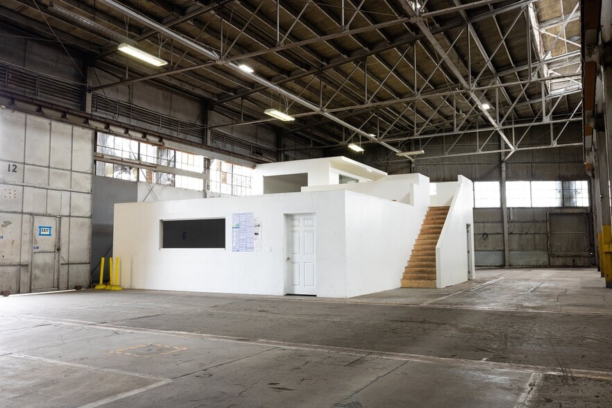 More Photos Of 205 S Mission Rd, Los Angeles Warehouse For Lease