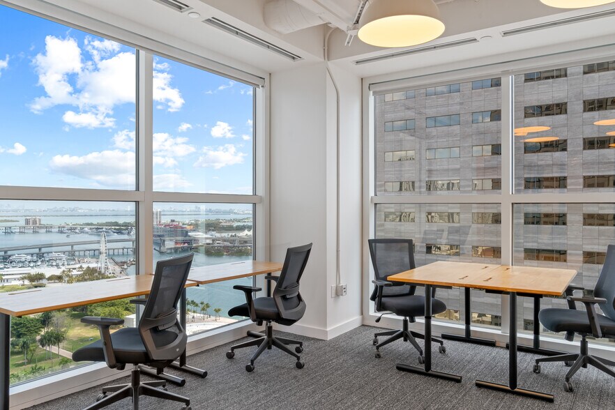 More Photos Of 200 S Biscayne Blvd, Miami Coworking Space