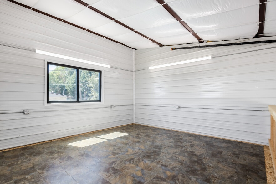 More Photos Of 560 Ames St, Lakewood Industrial For Sale