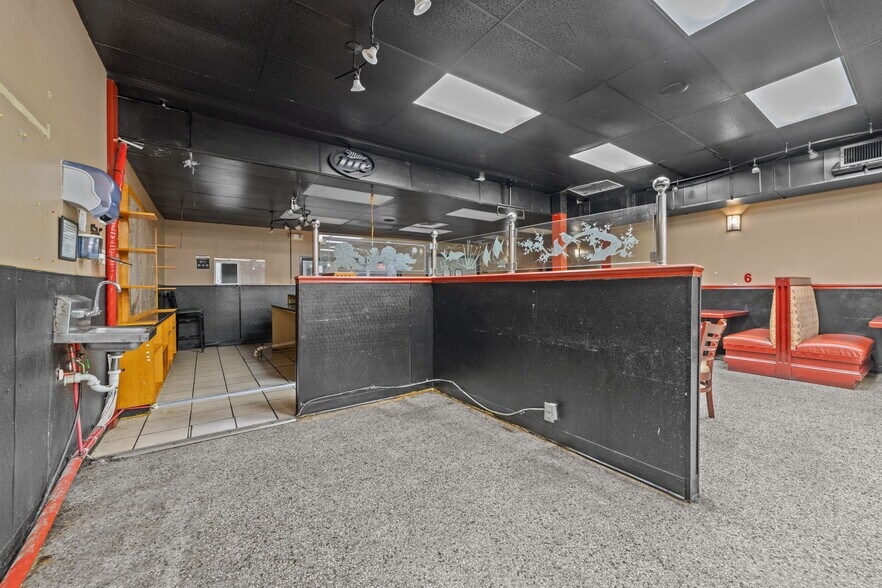 More Photos Of 607 S Main St, King Unknown For Lease