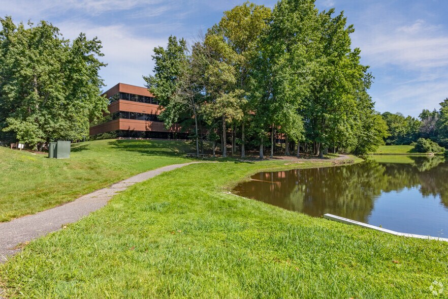 More Photos Of 808 Moorefield Park Dr, Richmond Unknown For Lease