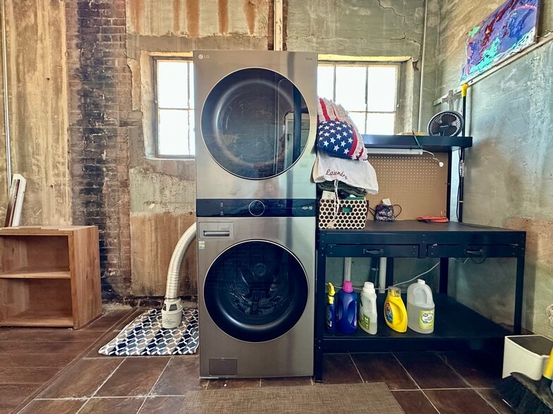 More Photos Of 101 N Waggoner St, Electra Flex For Sale