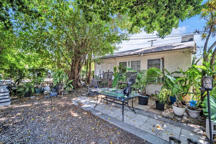 More Photos Of 2135-2237 Washington St, Hollywood Apartments For Sale