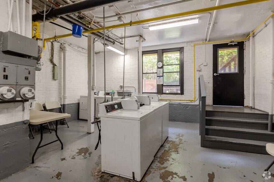 More Photos Of 632-644 W Addison St, Chicago Apartments For Lease