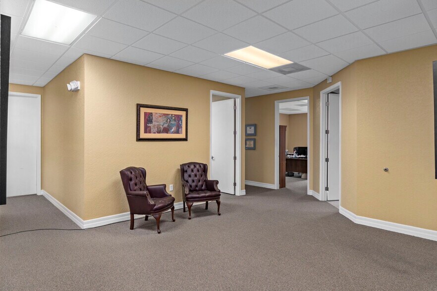 More Photos Of 8352 Forest Oaks Blvd, Spring Hill Office For Sale