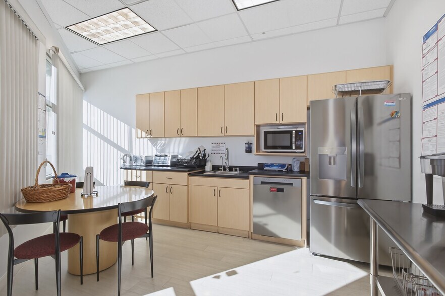 More Photos Of 10151 Park Run Dr, Las Vegas Office For Sale