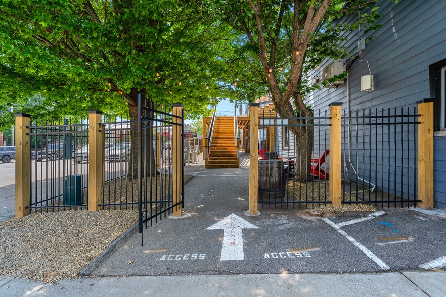 More Photos Of 81 Coxe Ave, Asheville Storefront Retail Office For Lease
