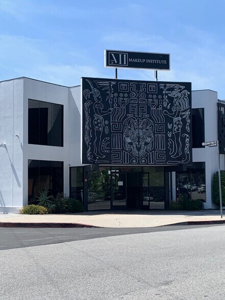 More Photos Of 5301 Laurel Canyon Blvd, North Hollywood Office Residential For Lease