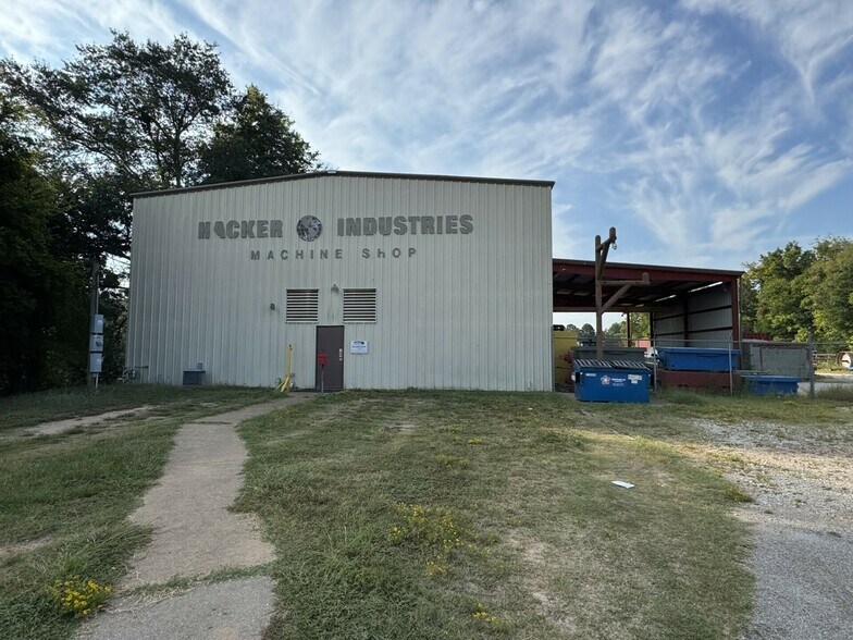 More Photos Of 1601 N Frisco St, Henderson Warehouse For Sale