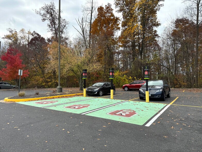 More Photos Of 2126 N Fountain Green Rd, Bel Air Supermarket For Sale