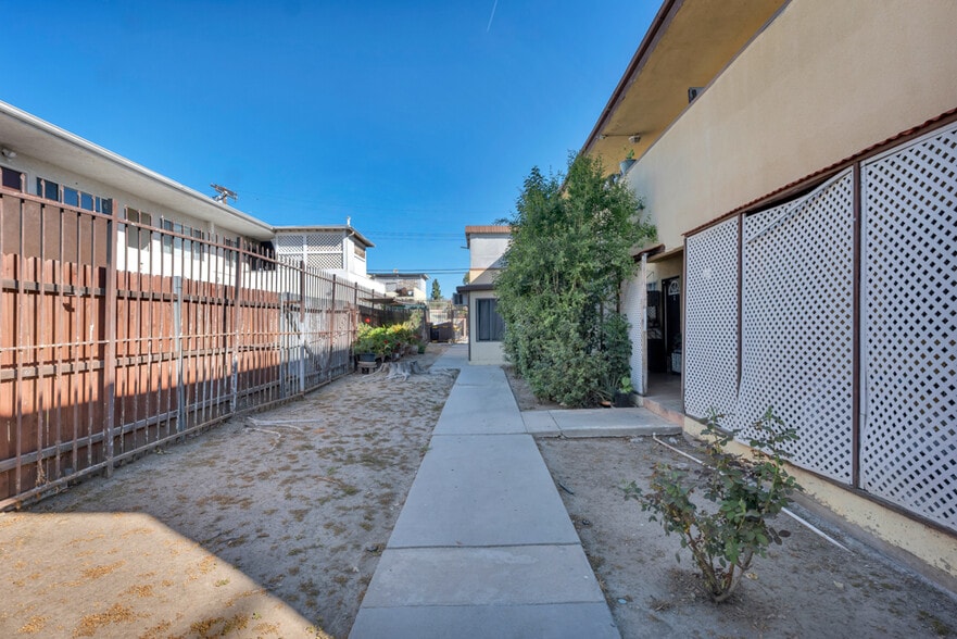 More Photos Of 17945 Roscoe Blvd, Northridge Apartments For Sale