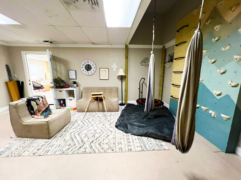 More Photos Of 15833 N US Highway 301, Citra Lodge Meeting Hall For Sale