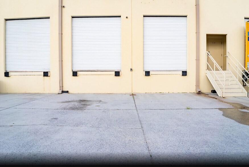 More Photos Of 6457 Hazeltine National Dr, Orlando Warehouse For Sale