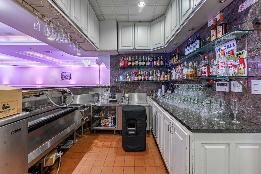 More Photos Of 3237 S Harlem Ave, Berwyn Specialty For Sale
