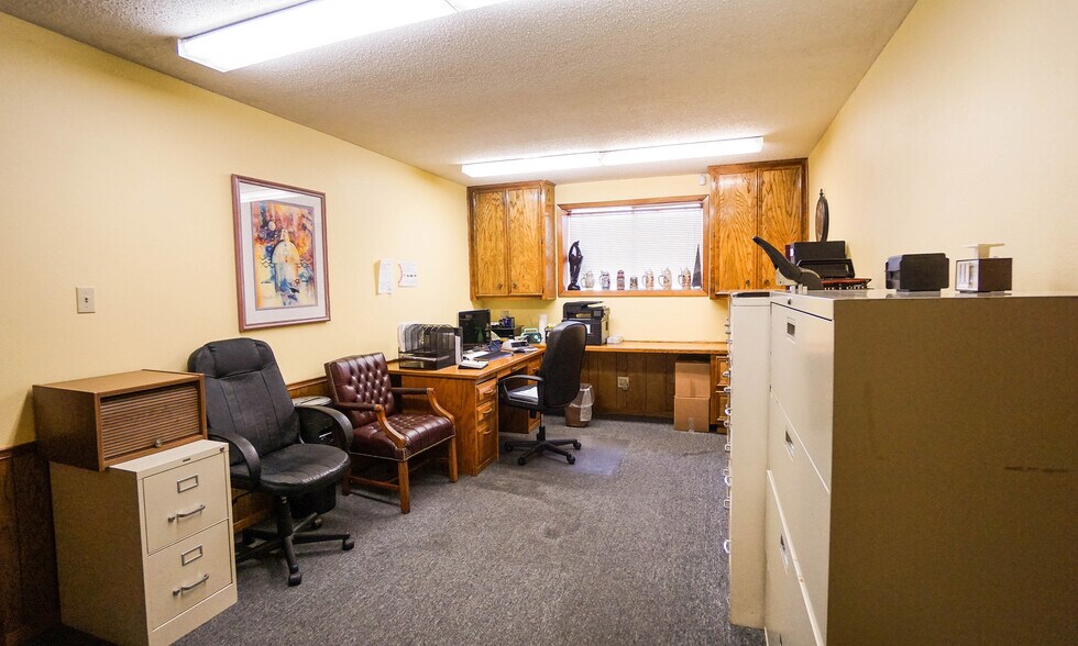 More Photos Of 1413 Sam Bass Rd, Round Rock Warehouse For Lease