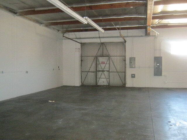 More Photos Of 1471-1495 E Warner Ave, Santa Ana Light Manufacturing For Lease