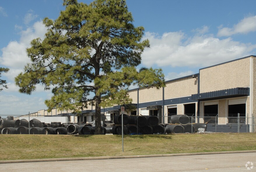 More Photos Of 9033-9055 Spikewood Dr, Houston Warehouse For Lease