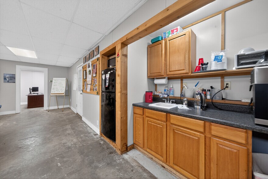 More Photos Of 3484 FM 2813, Flint Warehouse For Sale
