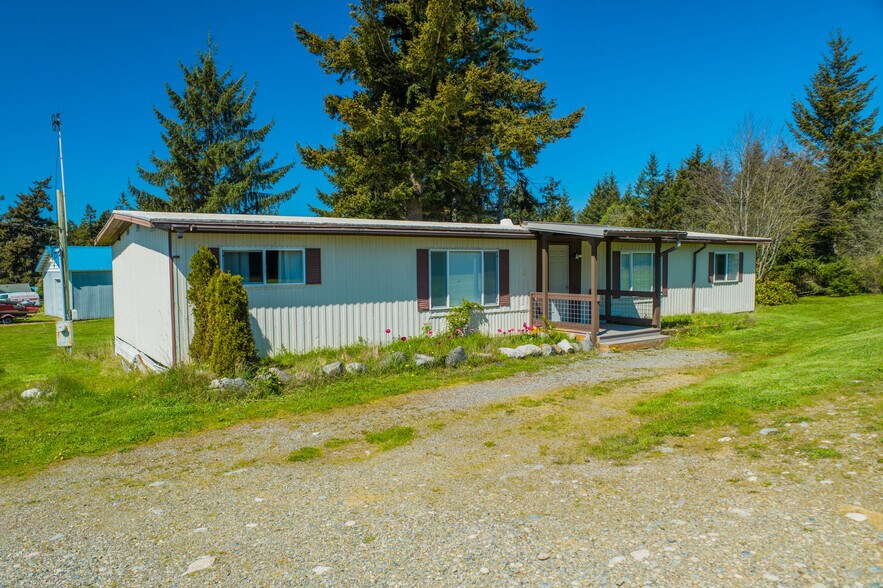 More Photos Of 900 NE 24th Ln, Oak Harbor Service For Sale