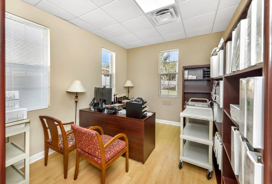 More Photos Of 14506 University Point Pl, Tampa Office For Sale