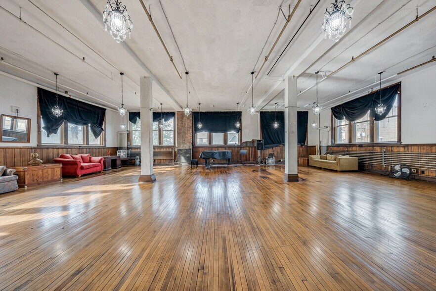 More Photos Of 4403 St Clair Ave, Cleveland Coworking Space