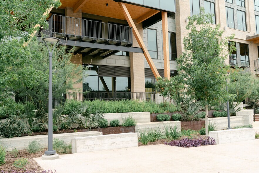 More Photos Of 711 Broadway St, San Antonio Office For Lease