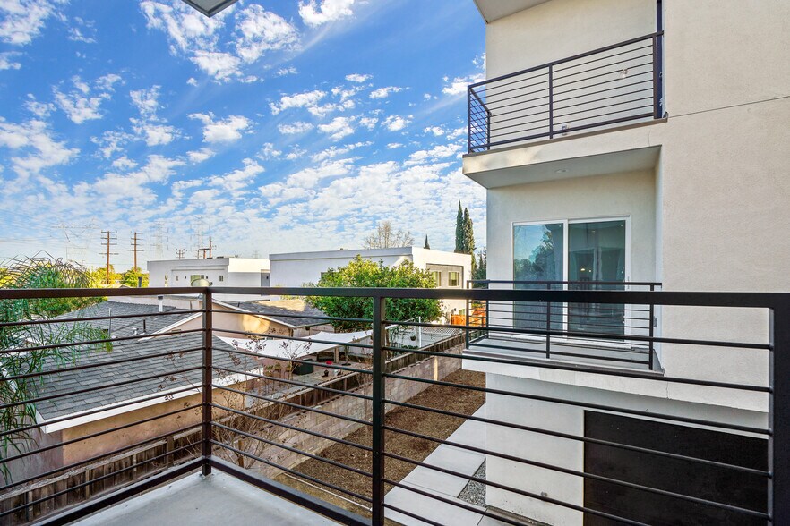 More Photos Of 6056 Craner Ave, North Hollywood Apartments For Sale