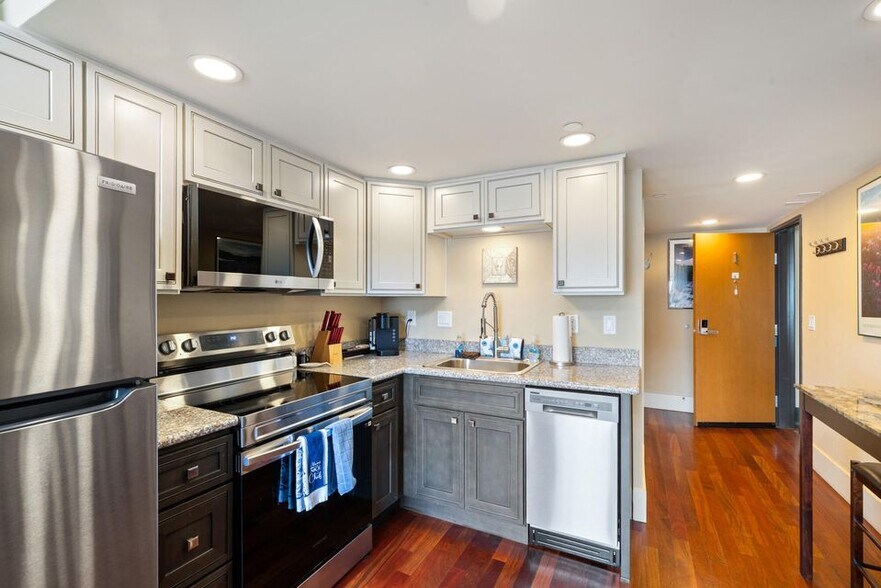 More Photos Of 1505 Pacific Ave NW, Oceanside Hotel For Sale