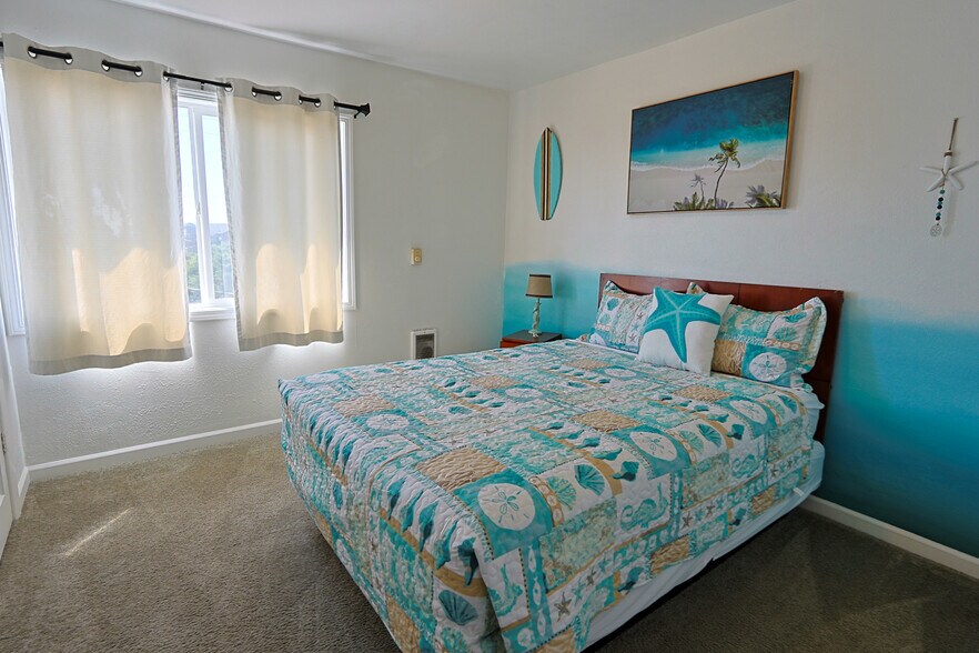 More Photos Of 754 SW Coast Hwy, Newport Hotel For Sale