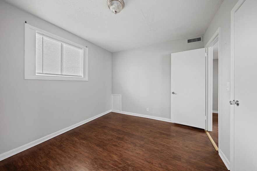 More Photos Of 1200 WH Davis Dr, Nashville Apartments For Sale