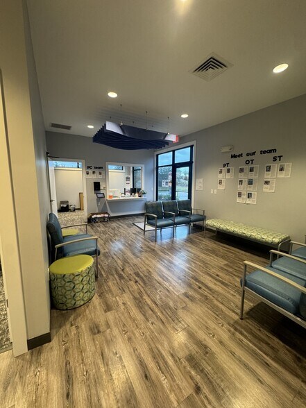 More Photos Of 1007 Olde Waterford Way, Leland Office For Sale