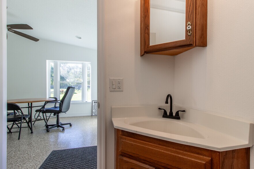 More Photos Of 20221 SW 5th Pl, Dunnellon Specialty For Sale