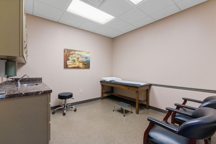 More Photos Of 142 Hampton Ct, Commerce Rehabilitation Center For Sale