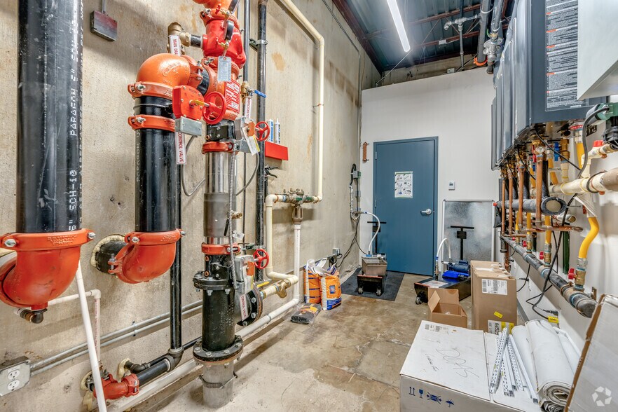 More Photos Of 4321 Live Oak St, Dallas Freestanding For Sale