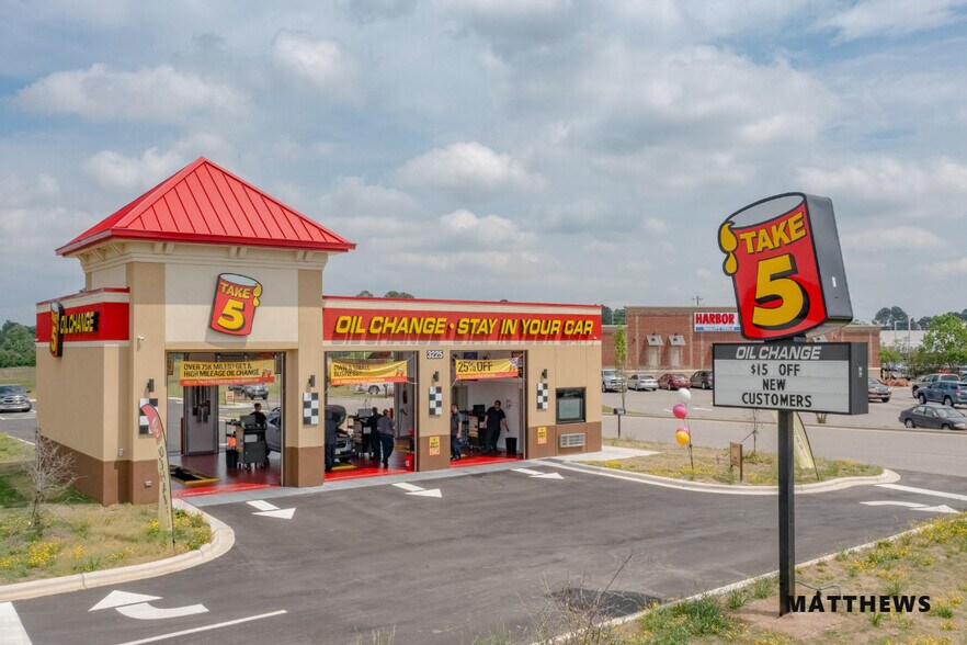 More Photos Of 7423 Oswego Rd, Liverpool General Retail For Sale