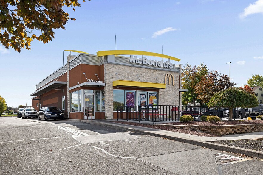 More Photos Of 471 S Oxford Valley Rd, Fairless Hills Unknown For Lease