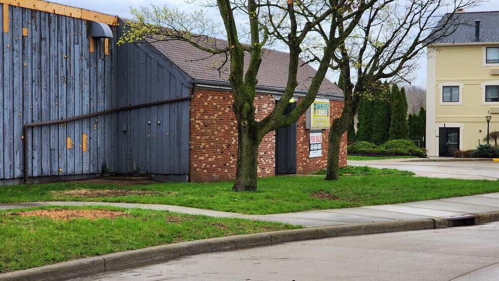 More Photos Of 125 Main St, Huron Bowling Alley For Sale