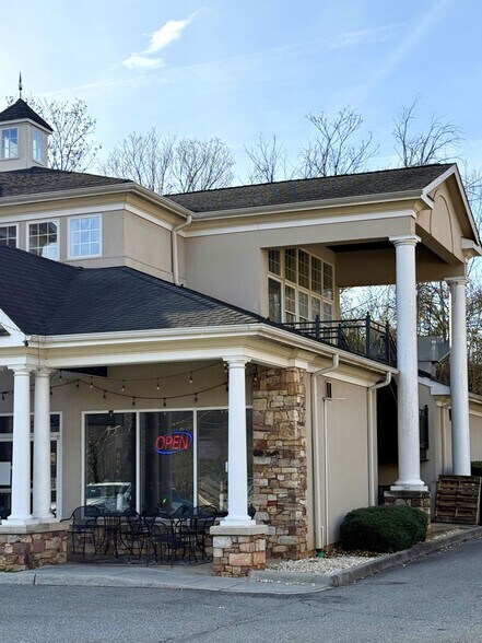 More Photos Of 40 Summers Way, Roanoke Freestanding For Lease