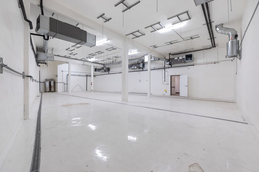 More Photos Of 3501 Emery St, Los Angeles Manufacturing For Sale