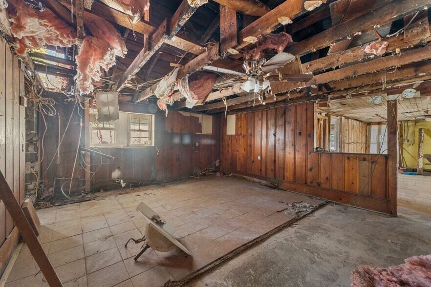 More Photos Of 7736 Westpoint Rd, West Point Freestanding For Sale