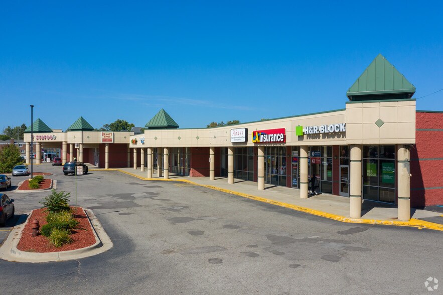 More Photos Of 20200-20266 W 7 Mile Rd, Detroit Freestanding For Lease