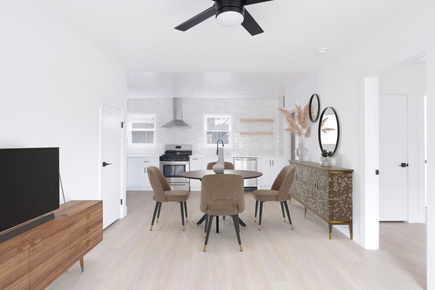 More Photos Of 2008-2020 Strongs Dr, Venice Apartments For Sale