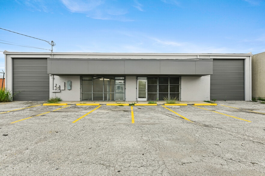More Photos Of 1053 Grubb St, San Antonio Service For Lease