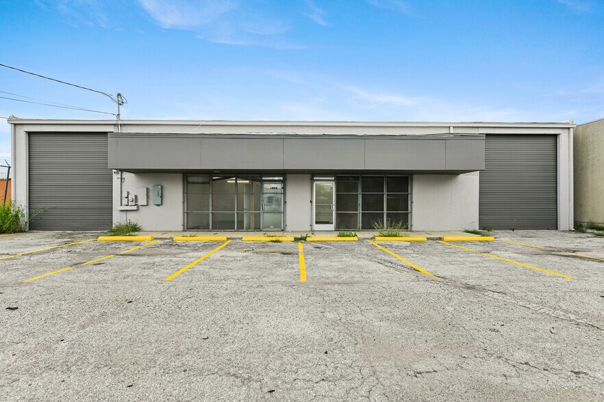 More Photos Of 1053 Grubb St, San Antonio Service For Sale