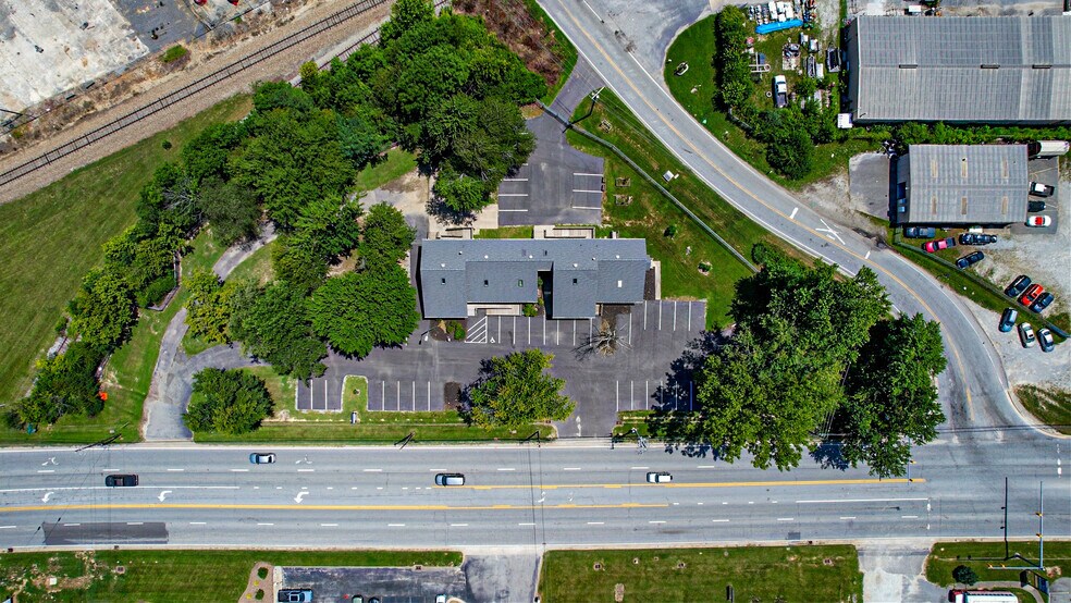 More Photos Of 5030 Hendersonville Rd, Fletcher Office For Sale
